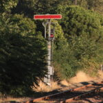 Sémaphore SNCF en position fermée (illustration) - photo Cramos, CC BY-SA 4.0